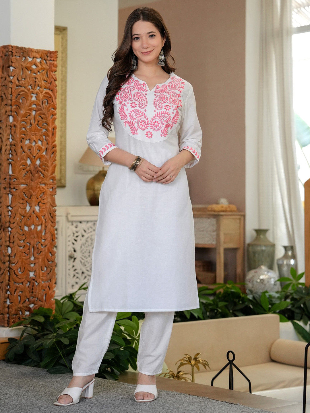 Women Ethnic Motifs Embroidered Cotton Straight Kurta