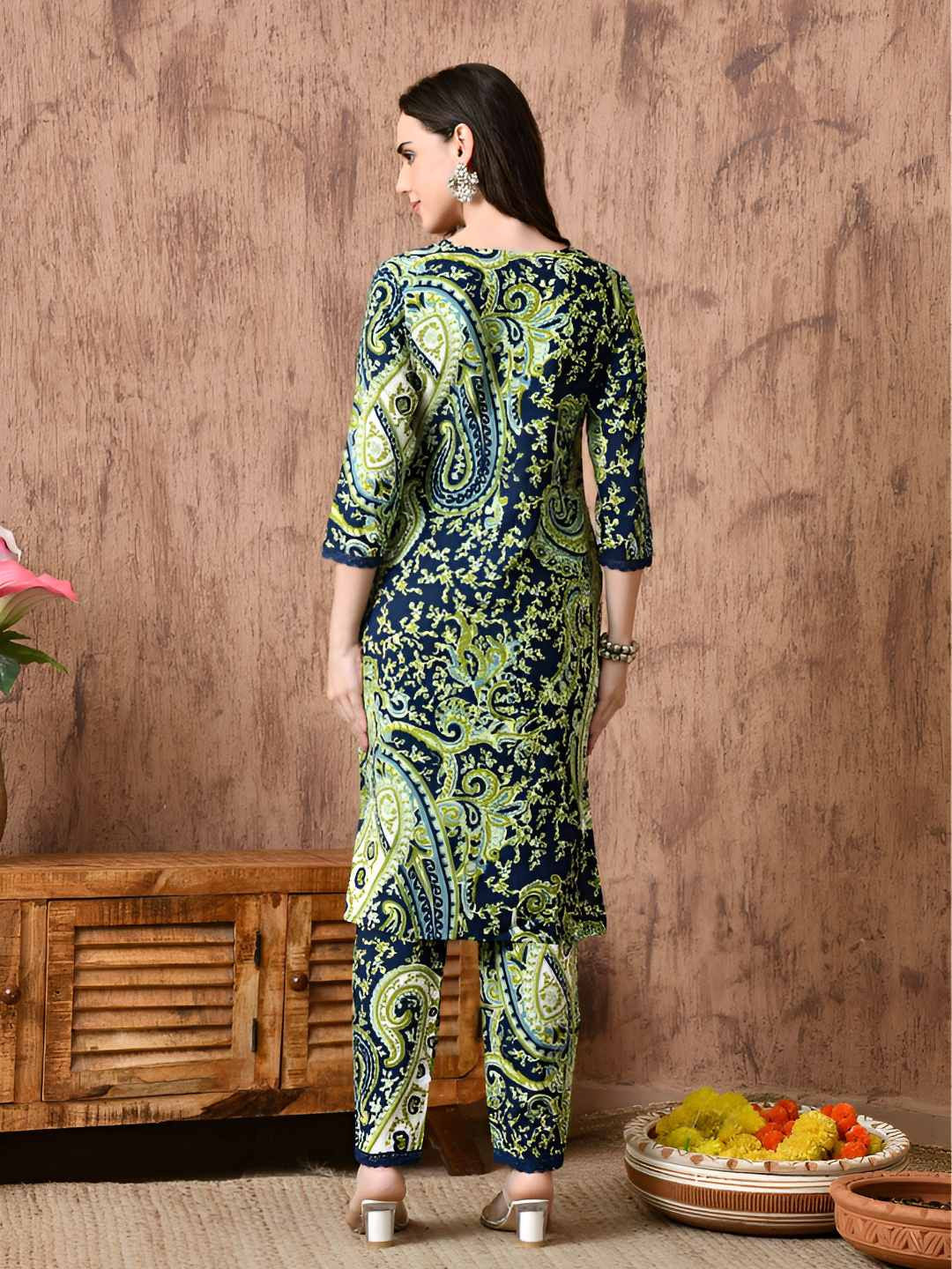 Paisley Printed Notch Neck Pure Cotton Kurta With Trousers