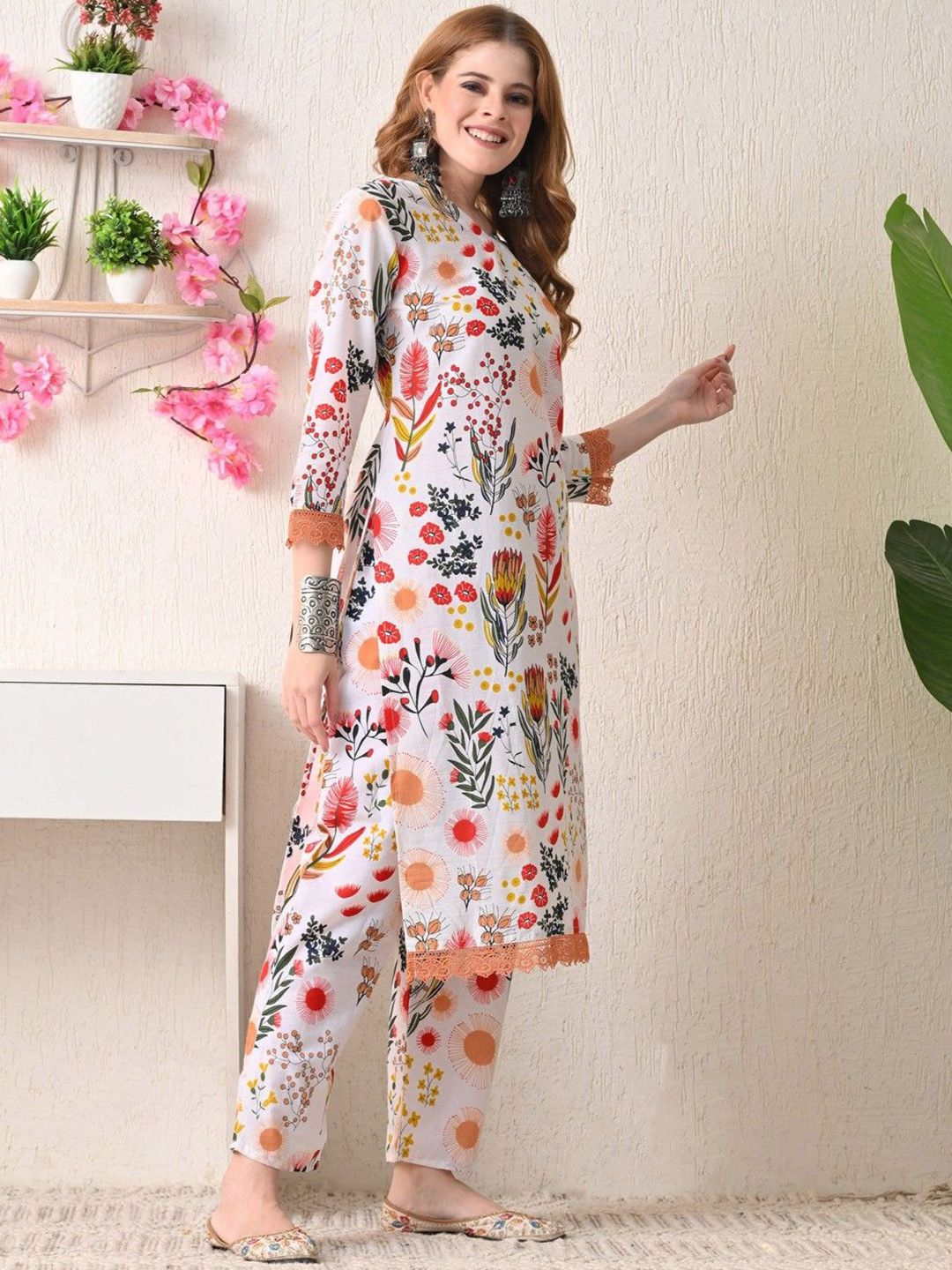 Women Floral Printed Cotton Kurta with Trousers