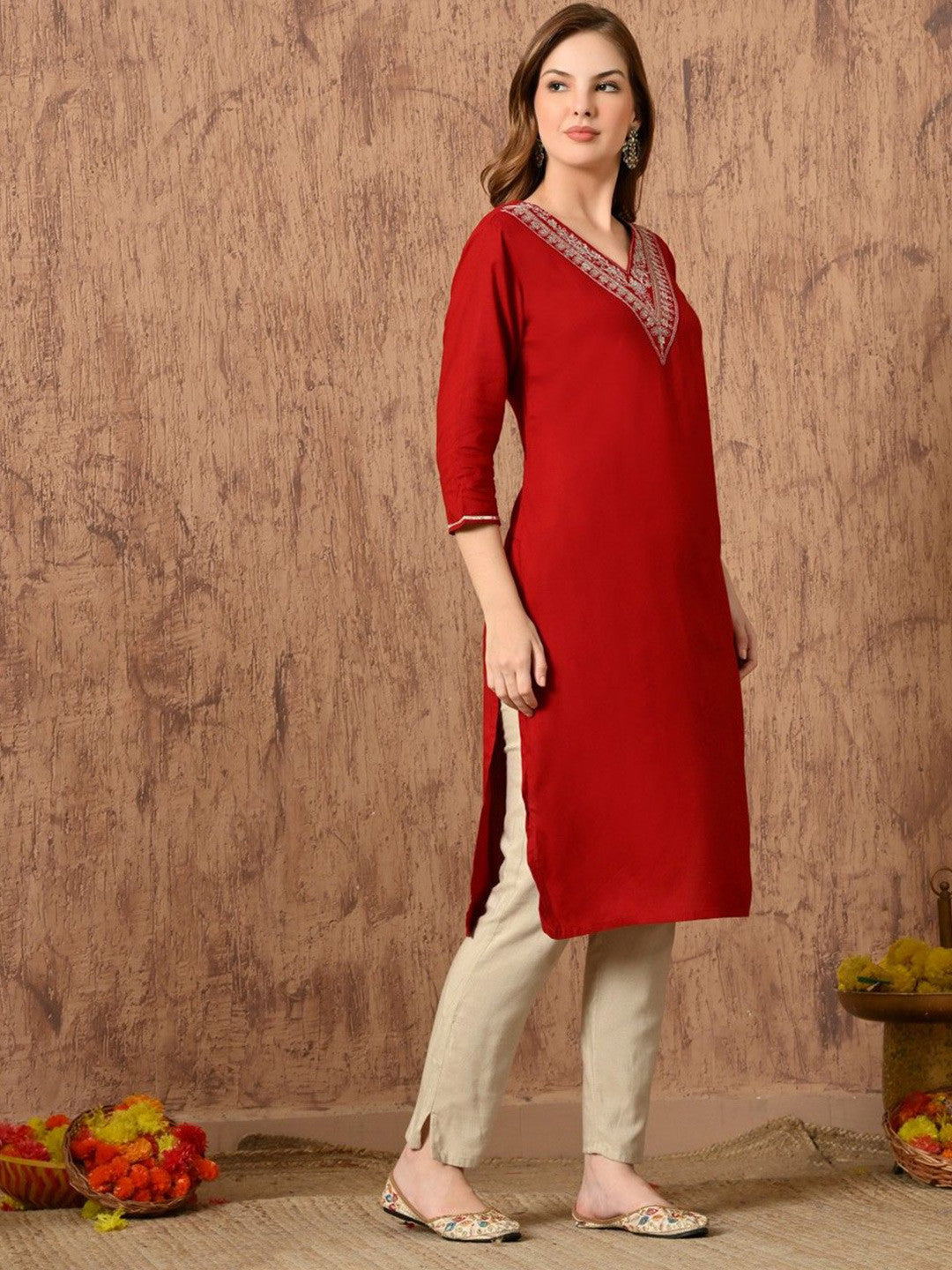 Women Embroidered Thread Work Kurta
