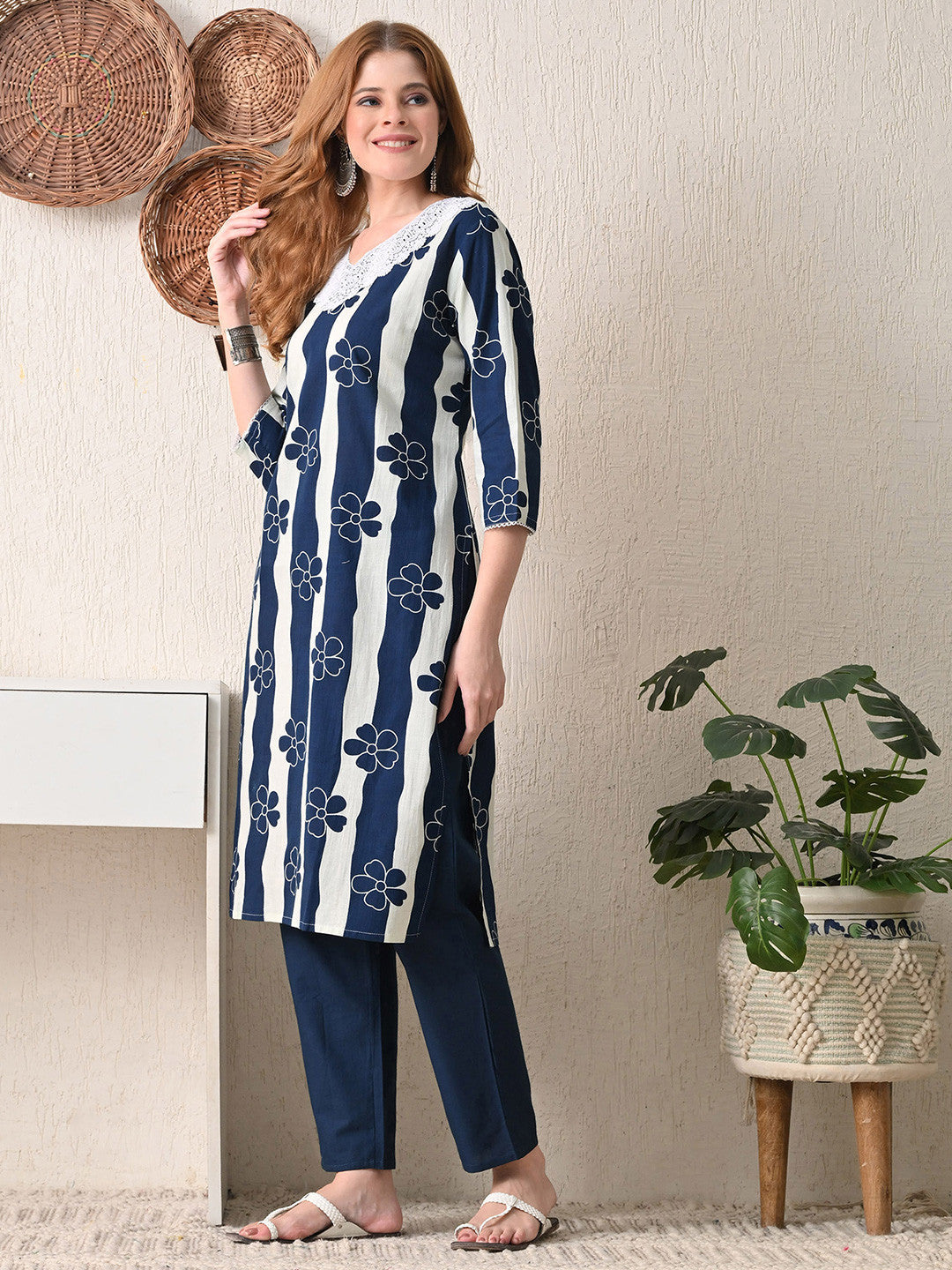 Women Foral Printed Regular Pure Cotton Kurta with Pyjamas