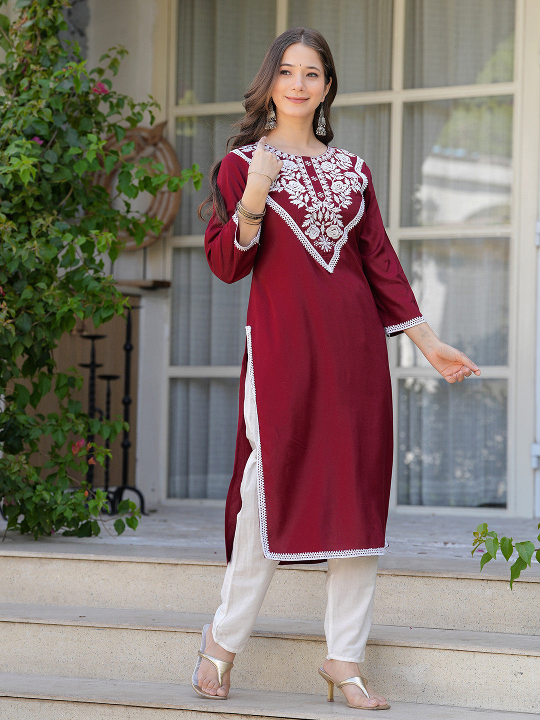 Women Floral Printed Thread Work Kurta