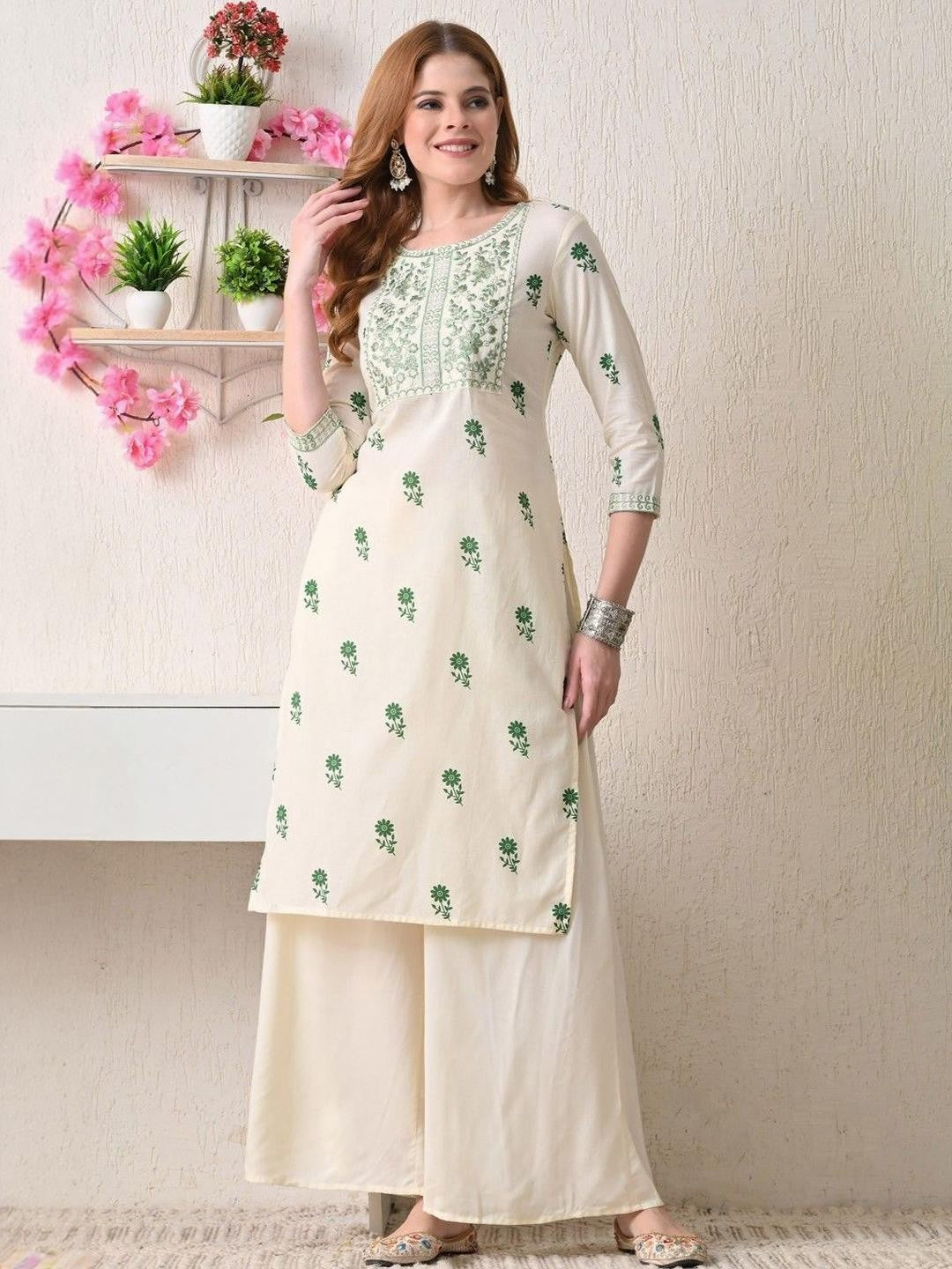 Women Floral Embroidered Round Neck Kurta