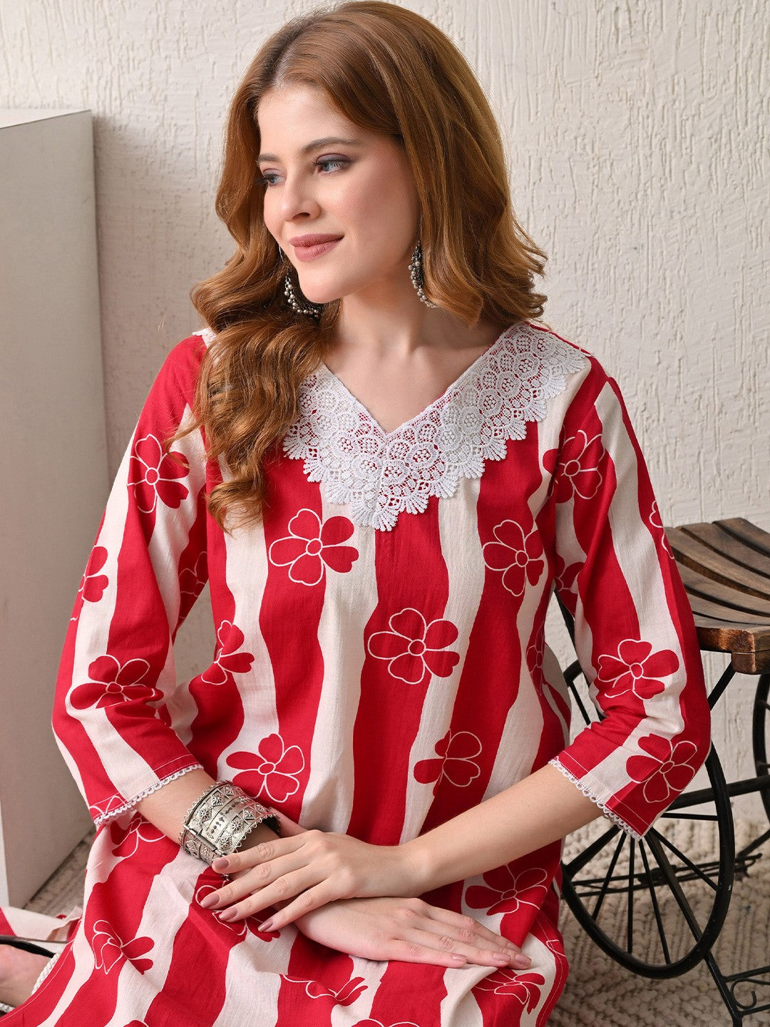 Women Floral Printed Lace Detail Pure Cotton Kurta with Trousers