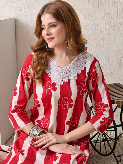 Women Floral Printed Lace Detail Pure Cotton Kurta with Trousers