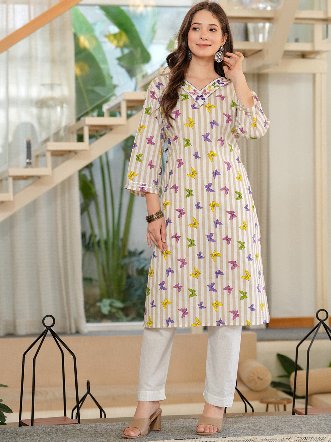 Women Geometric Checked Keyhole Neck Thread Work Kurta