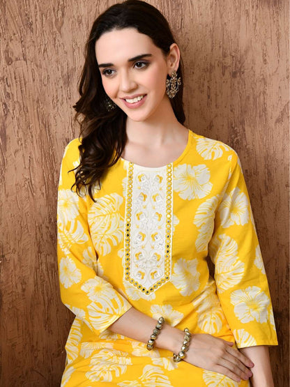 Women Floral Printed Cotton Kurta with Trousers