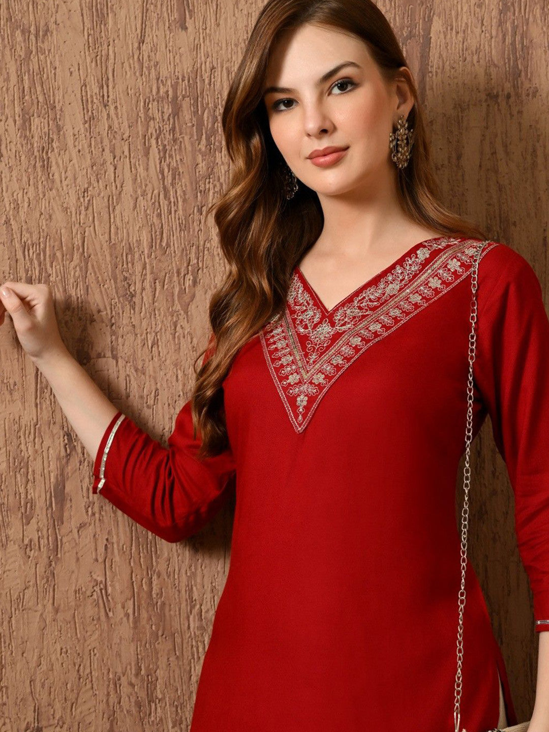 Women Embroidered Thread Work Kurta