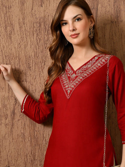Women Embroidered Thread Work Kurta