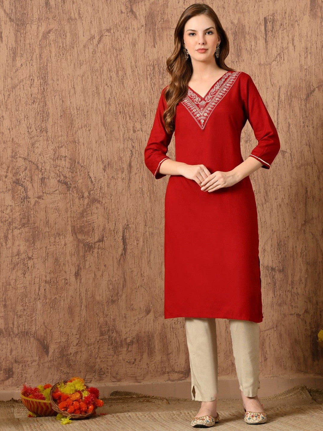 Women Embroidered Thread Work Kurta