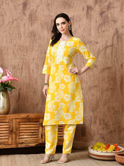 Women Floral Printed Cotton Kurta with Trousers