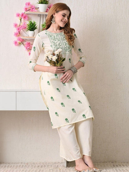Women Floral Embroidered Round Neck Kurta