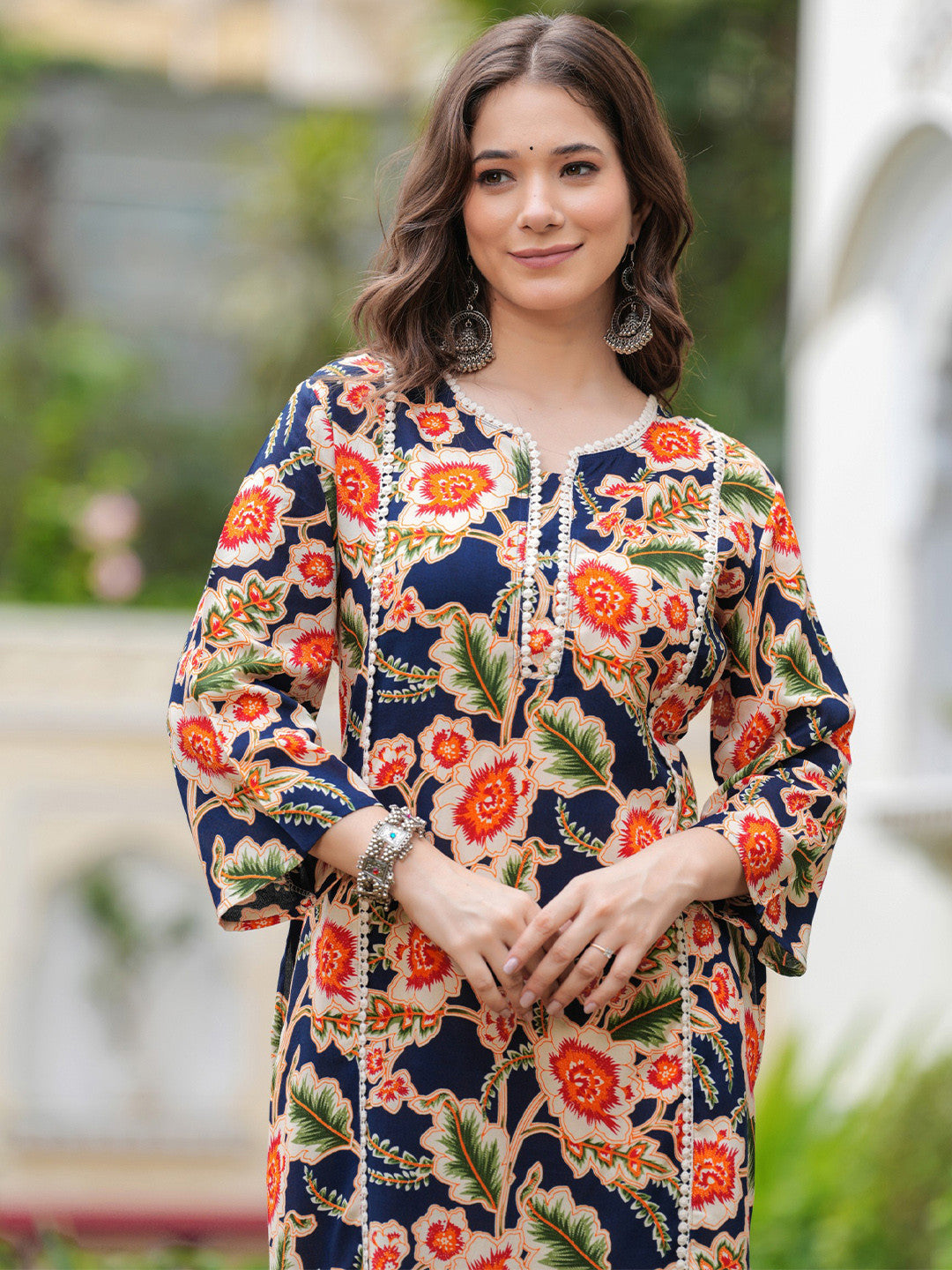 Women Dyed Thread Work Kurta