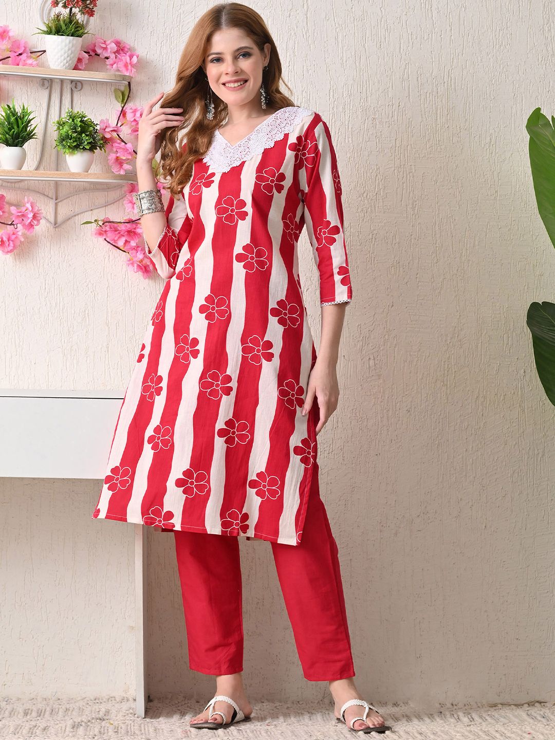 Women Floral Printed Lace Detail Pure Cotton Kurta with Trousers