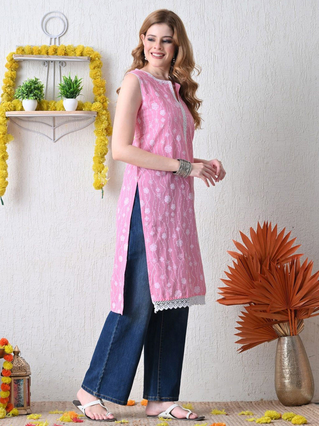 Women Floral Printed Round Neck Cotton Kurta