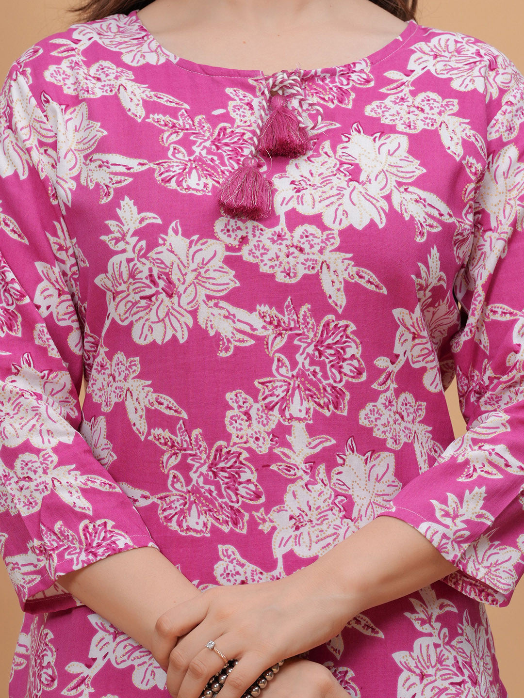 Women Floral Printed Thread Work Kurta