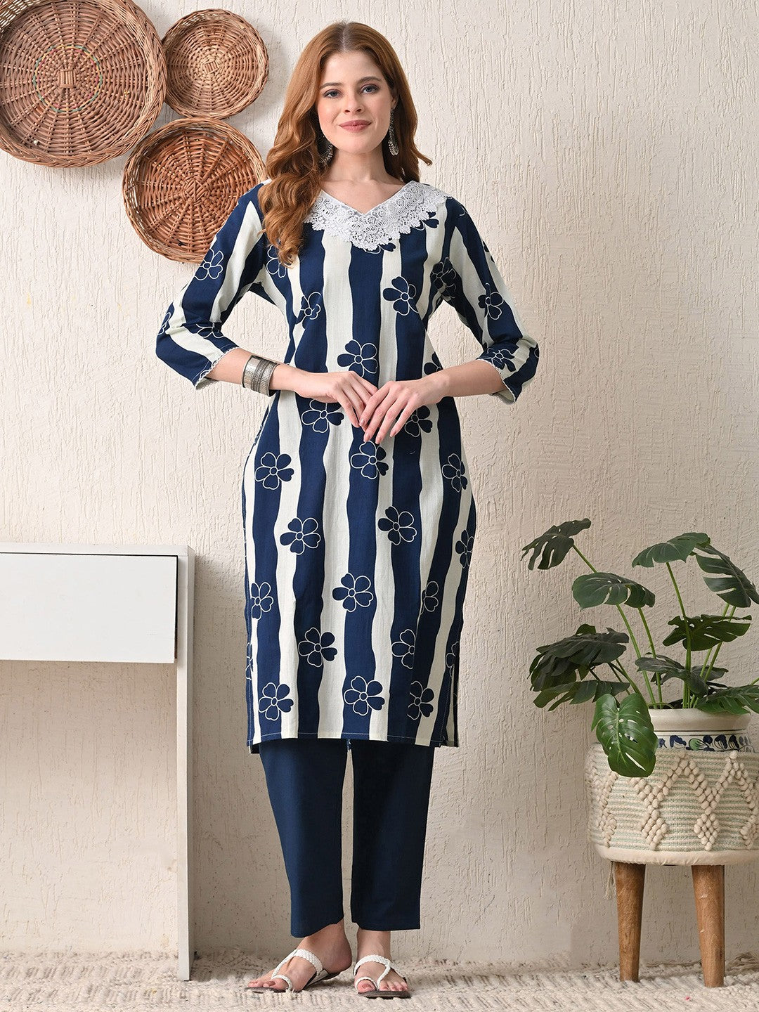 Women Foral Printed Regular Pure Cotton Kurta with Pyjamas