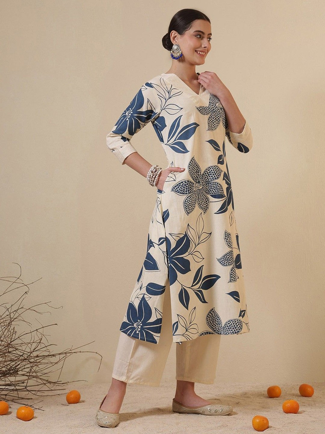 Women Floral Print V-Neck Straight Kurta