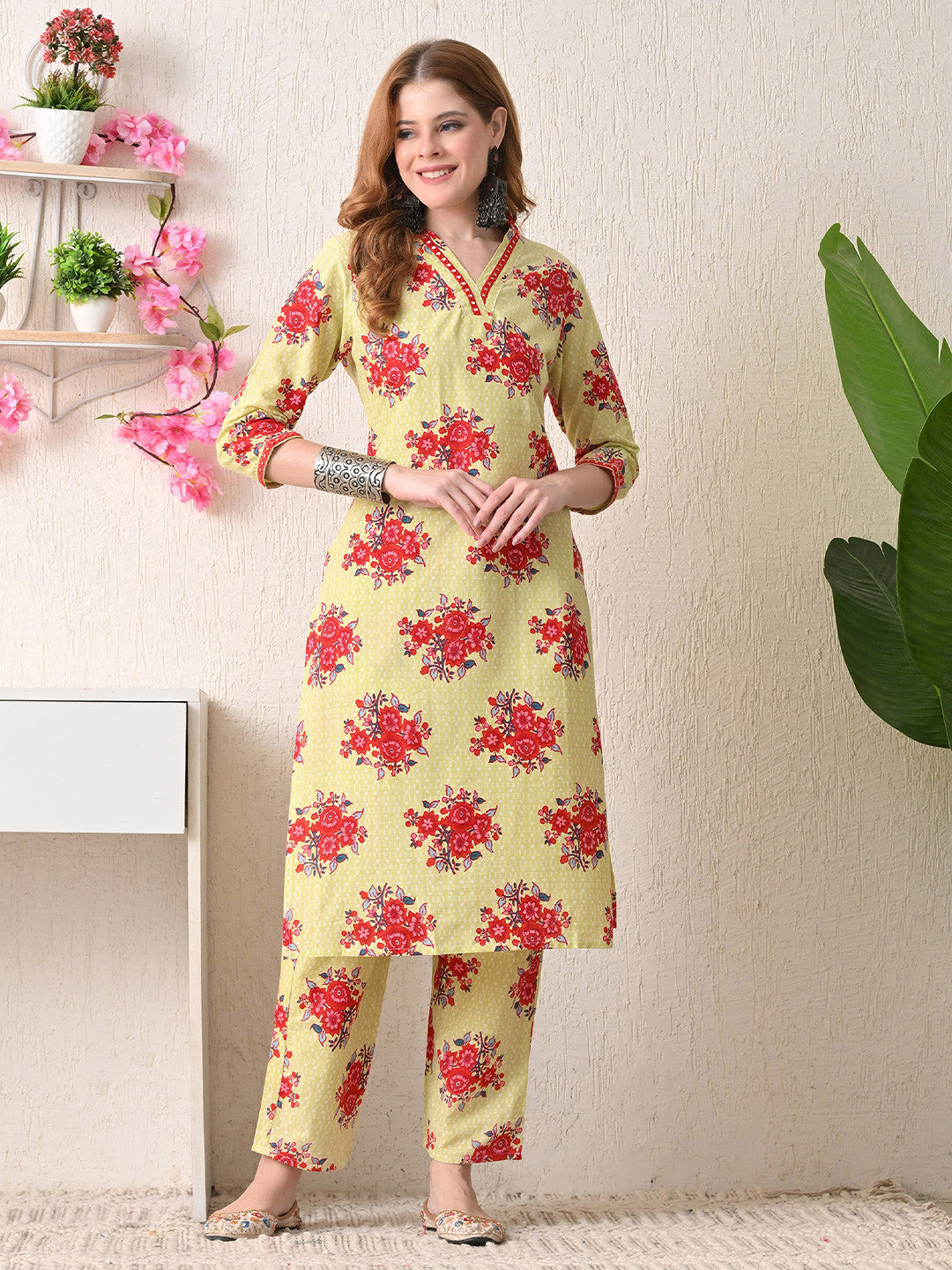 Women Floral Printed Regular Pure Cotton Kurta with Trousers
