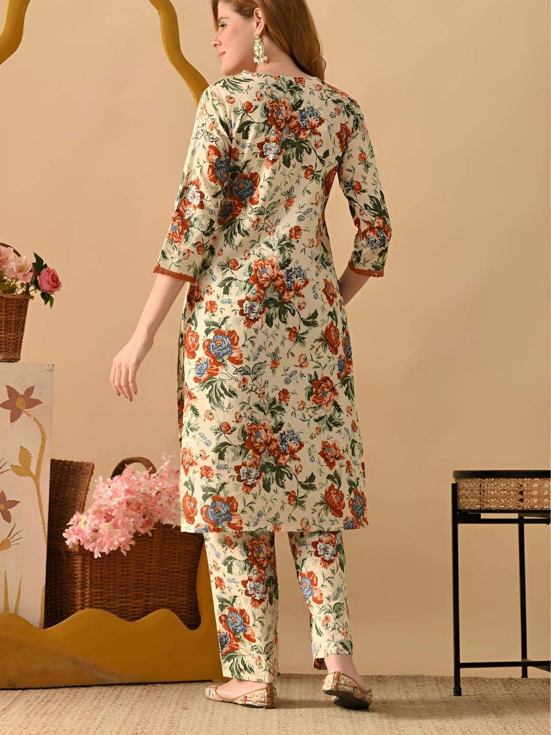 Women Floral Printed Cotton Kurta with Trousers