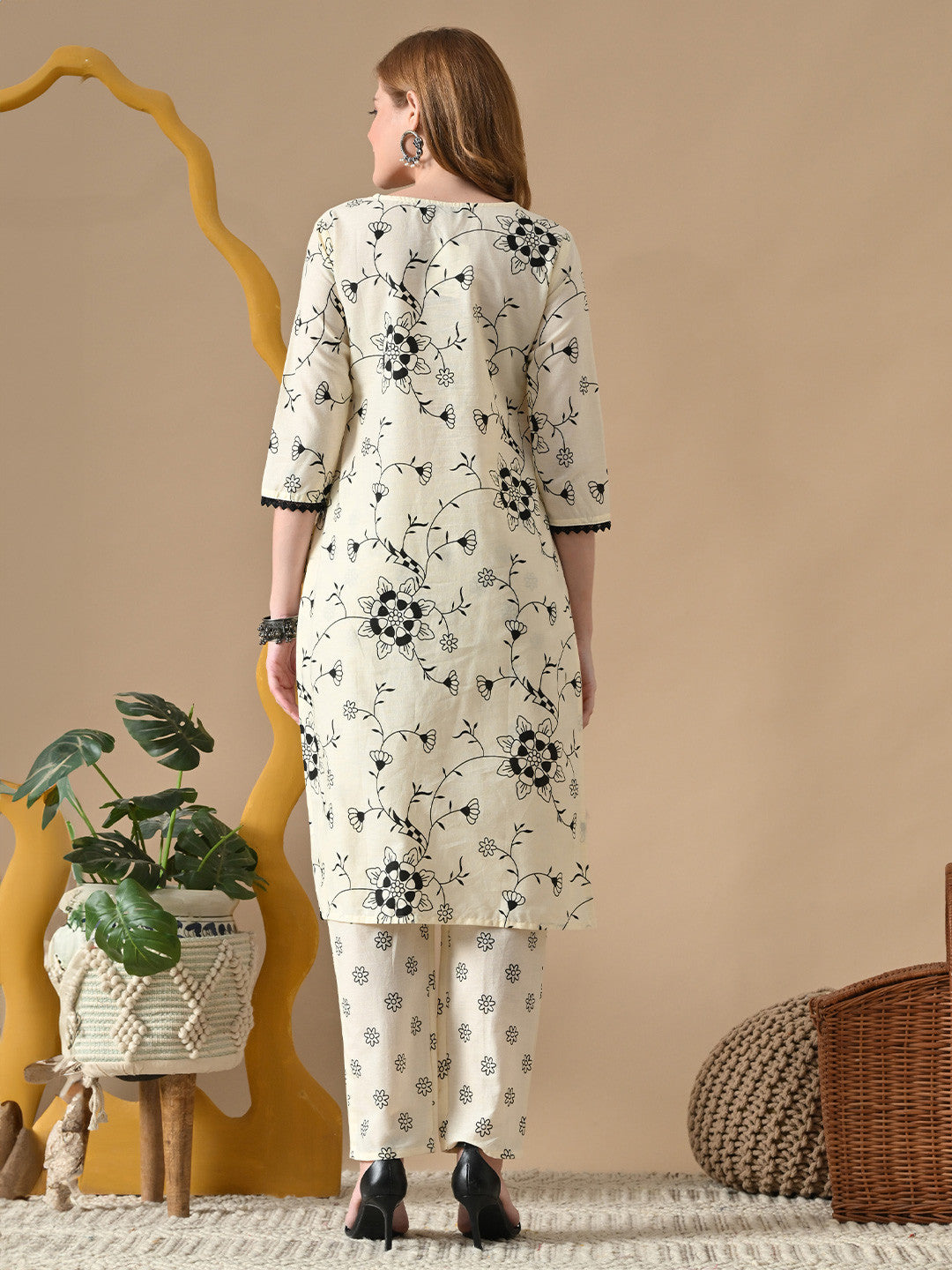 Women Floral Printed Regular Pure Cotton Kurta with Trousers