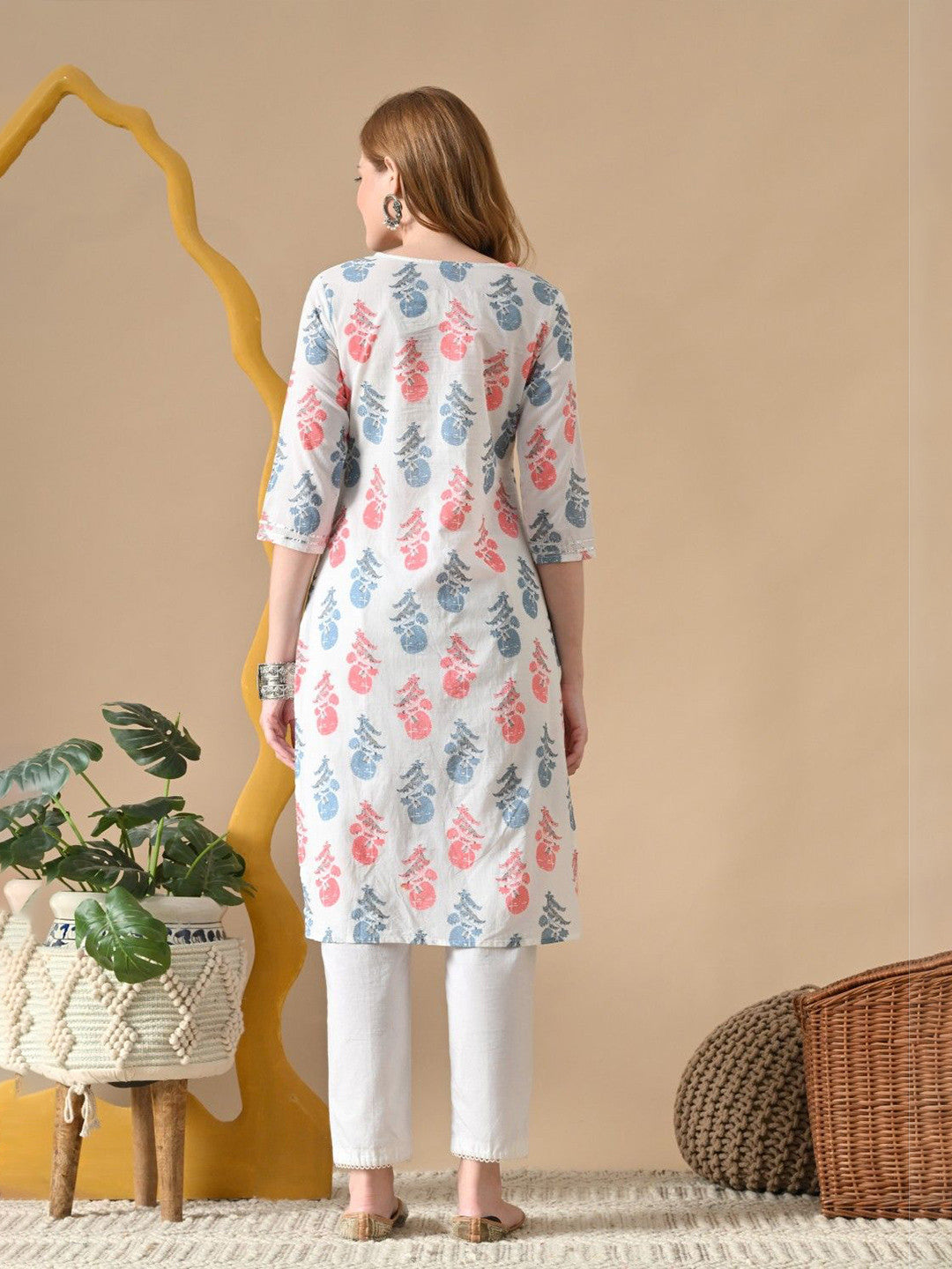 Women Floral Printed Daily Cotton Straight Kurta