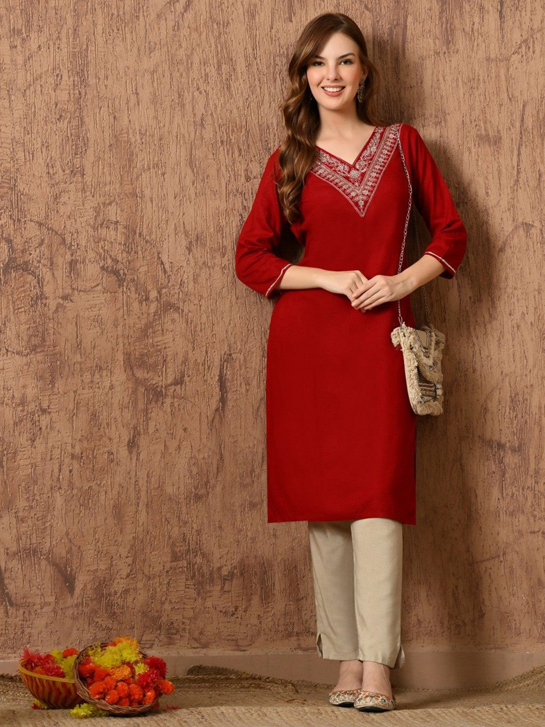 Women Embroidered Thread Work Kurta