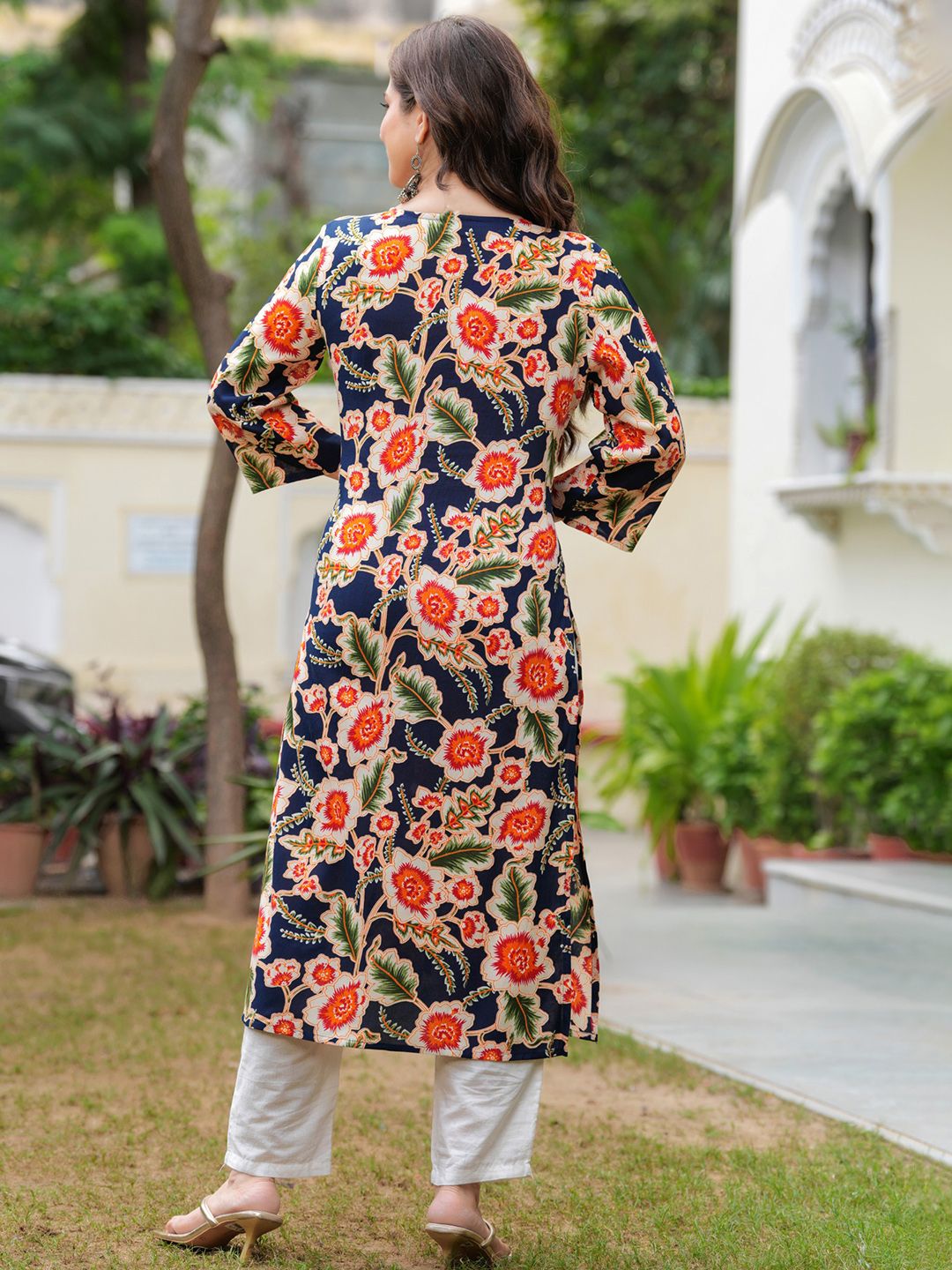 Women Dyed Thread Work Kurta