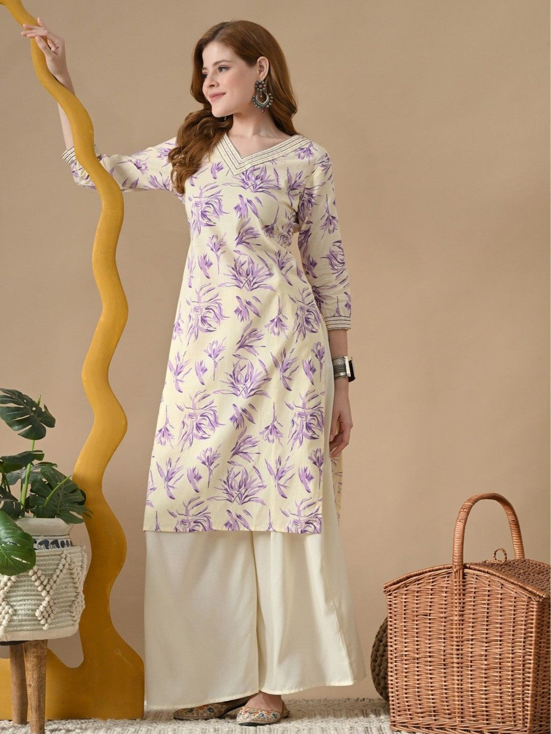 Women Floral Embroidered V-Neck Thread Work Straight Kurta