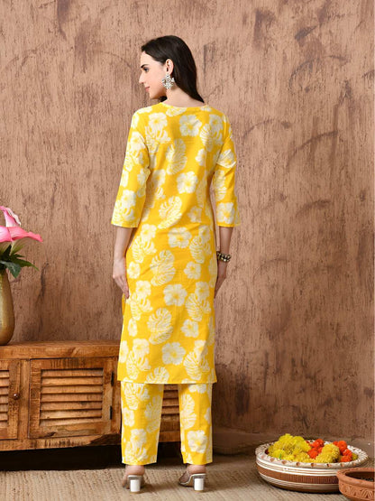 Women Floral Printed Cotton Kurta with Trousers