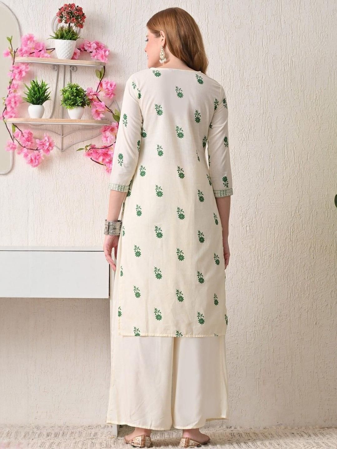 Women Floral Embroidered Round Neck Kurta