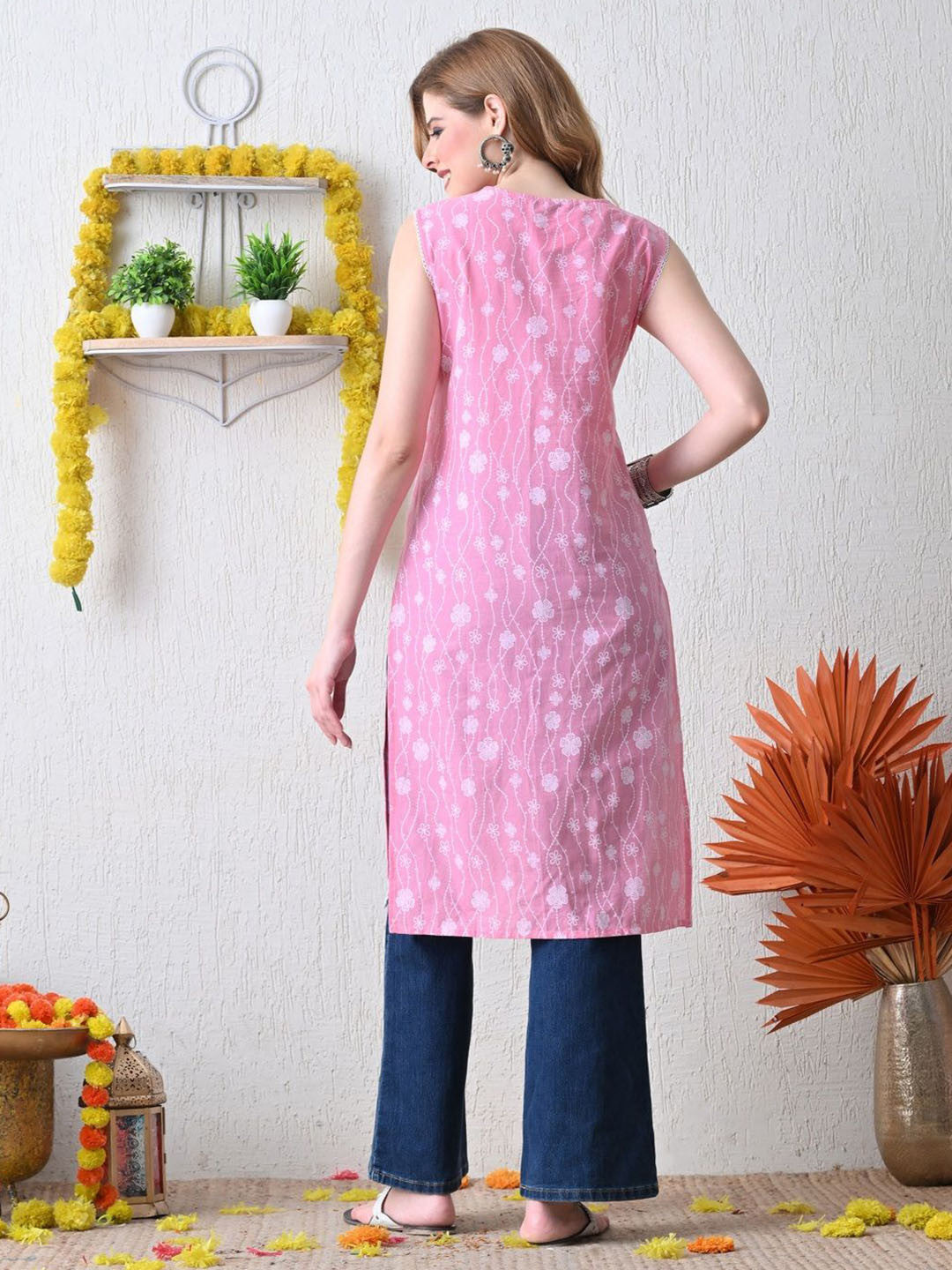 Women Floral Printed Round Neck Cotton Kurta