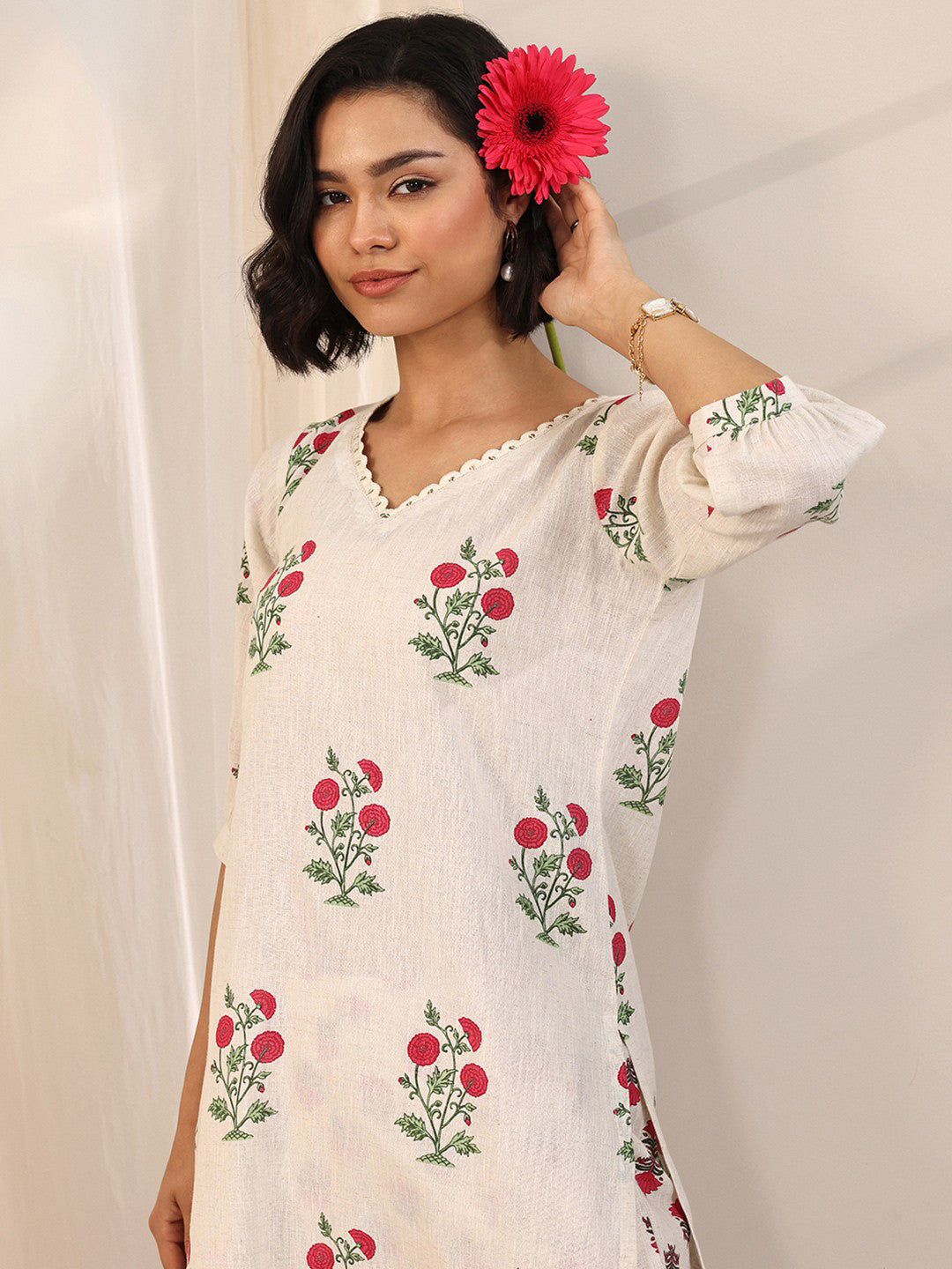 Women Floral Printed Cotton Kurta with Trousers