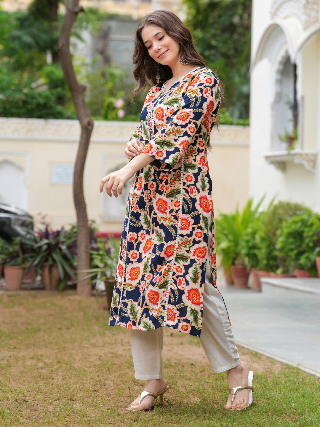 Women Dyed Thread Work Kurta