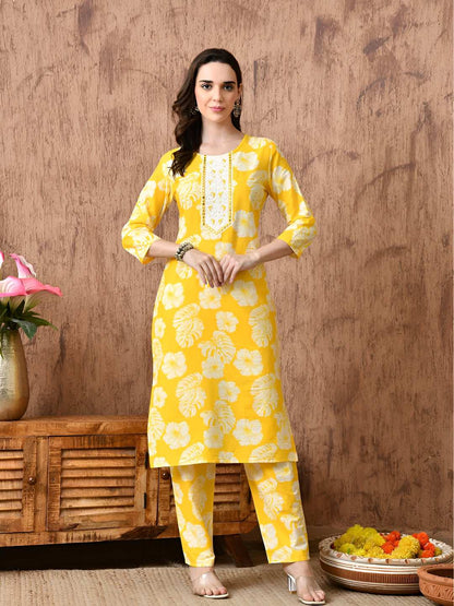 Women Floral Printed Cotton Kurta with Trousers