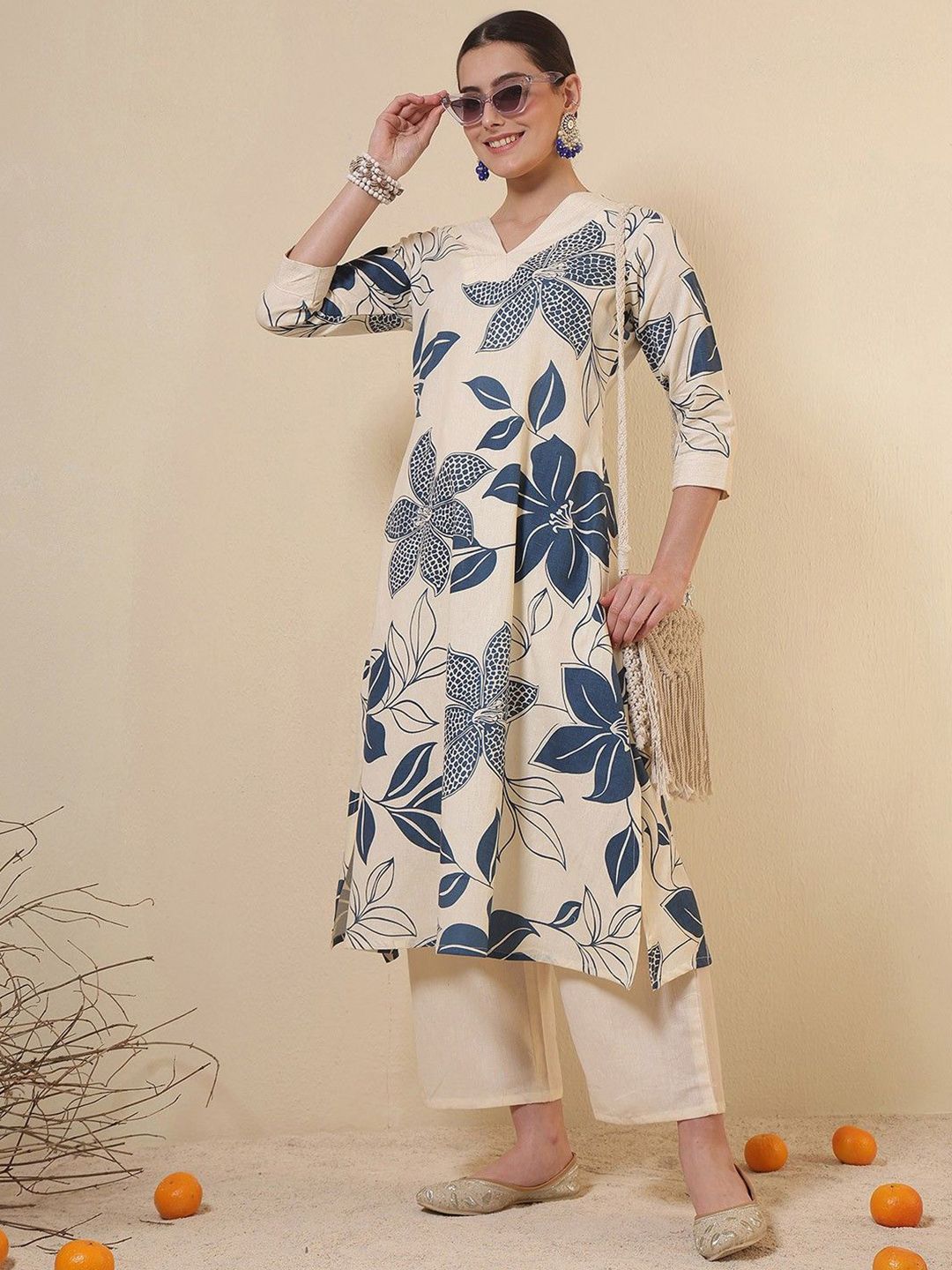 Women Floral Print V-Neck Straight Kurta