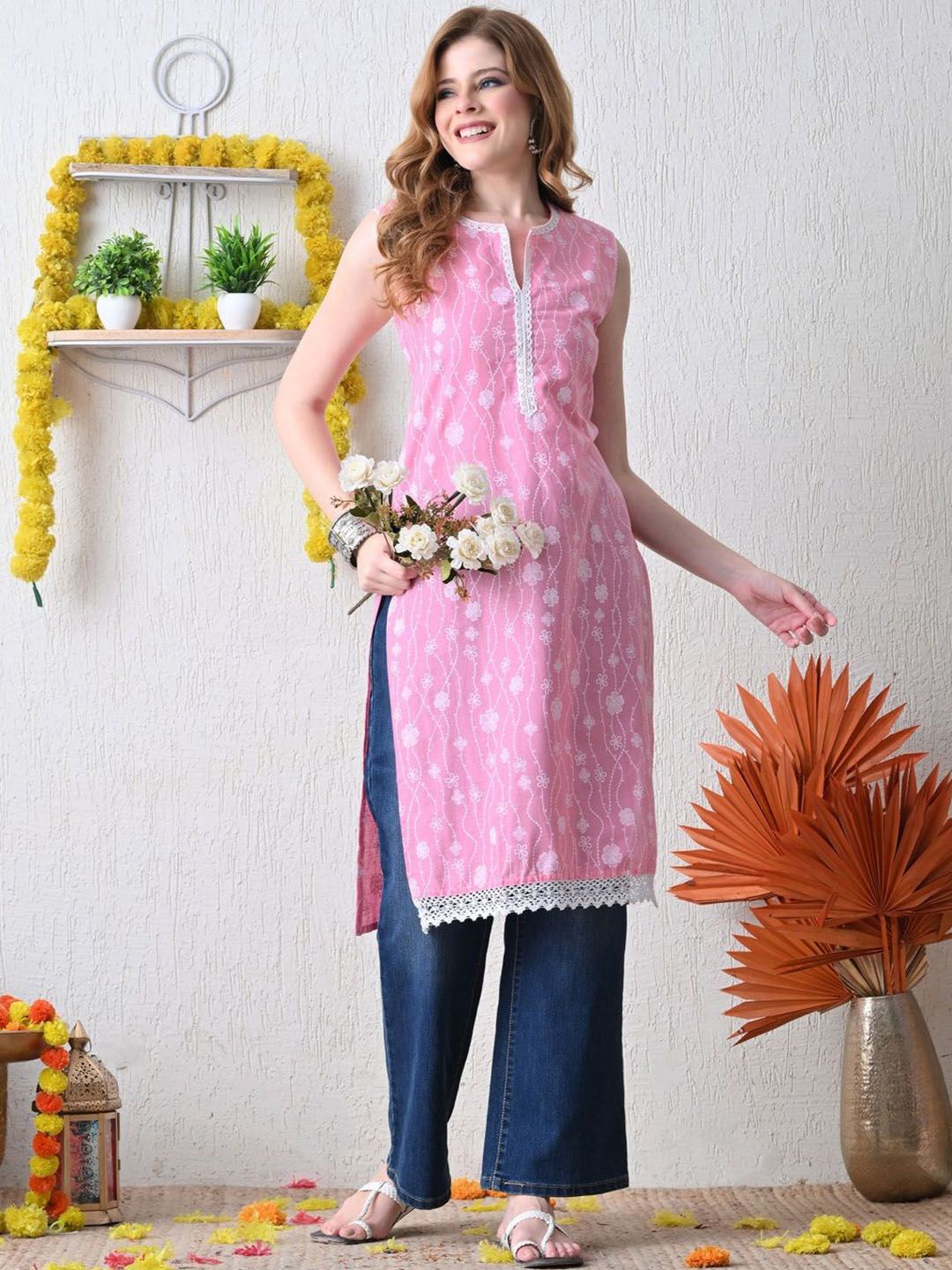 Women Floral Printed Round Neck Cotton Kurta