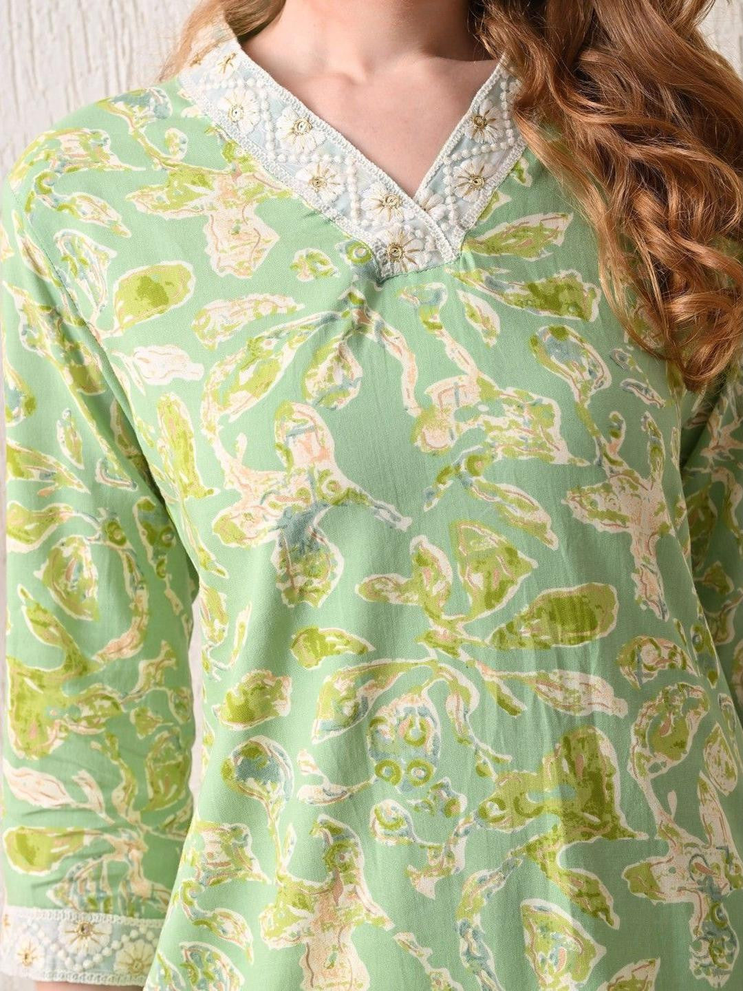 Women Floral Embroidered Flared Sleeves Kurta