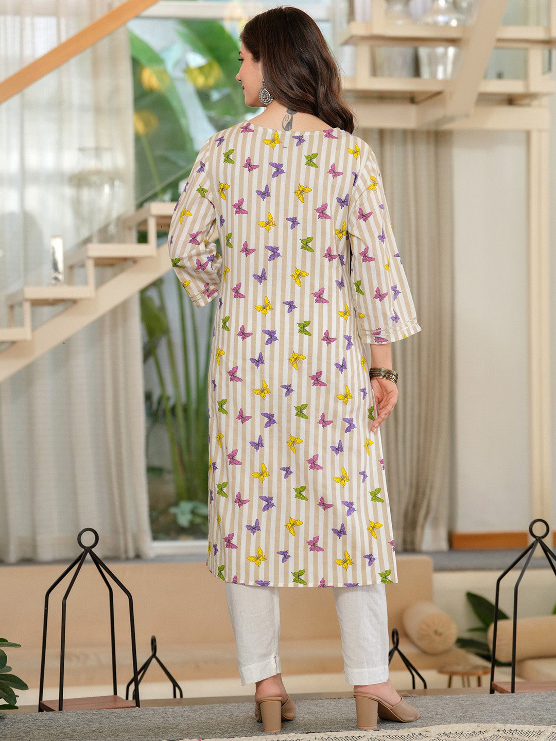 Women Geometric Checked Keyhole Neck Thread Work Kurta