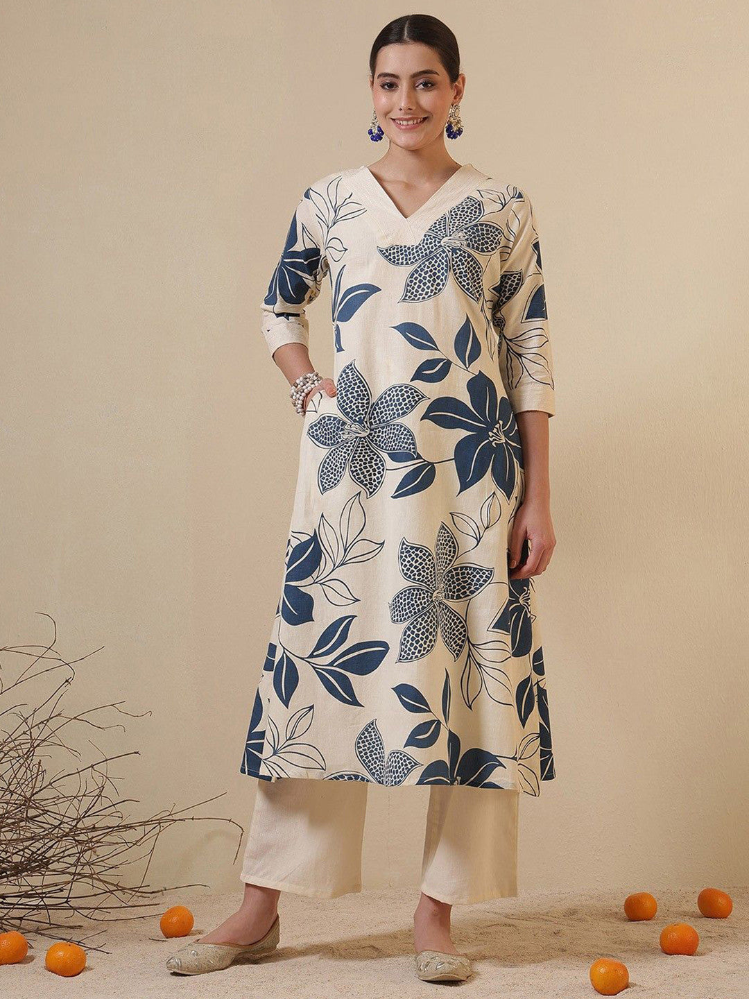 Women Floral Print V-Neck Straight Kurta