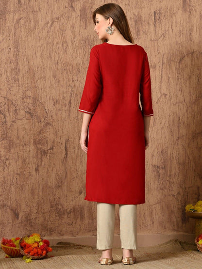 Women Embroidered Thread Work Kurta