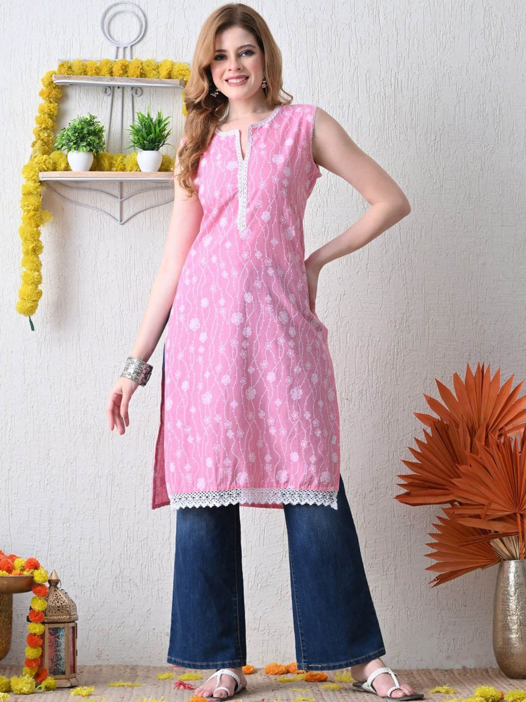 Women Floral Printed Round Neck Cotton Kurta