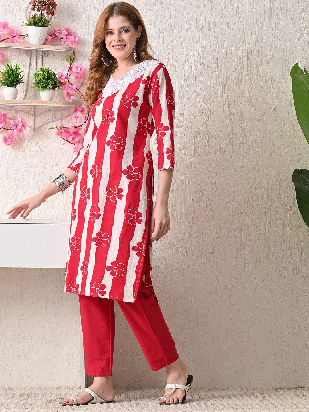 Women Floral Printed Lace Detail Pure Cotton Kurta with Trousers
