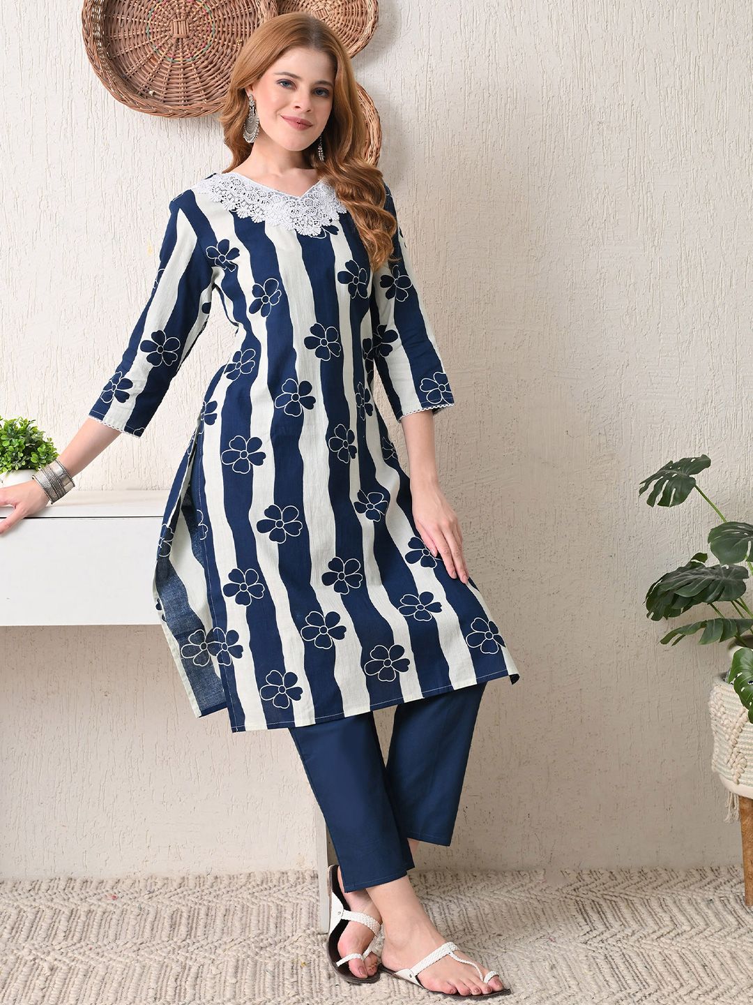 Women Foral Printed Regular Pure Cotton Kurta with Pyjamas