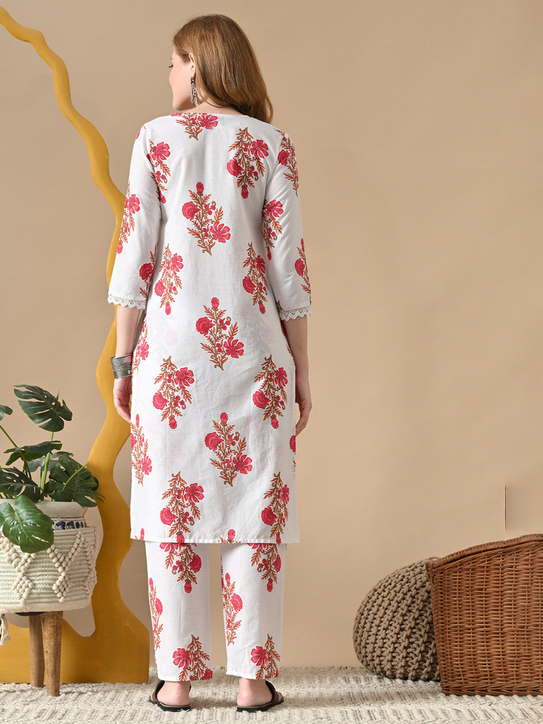 Women Floral Printed Pure Cotton Kurta with Trousers