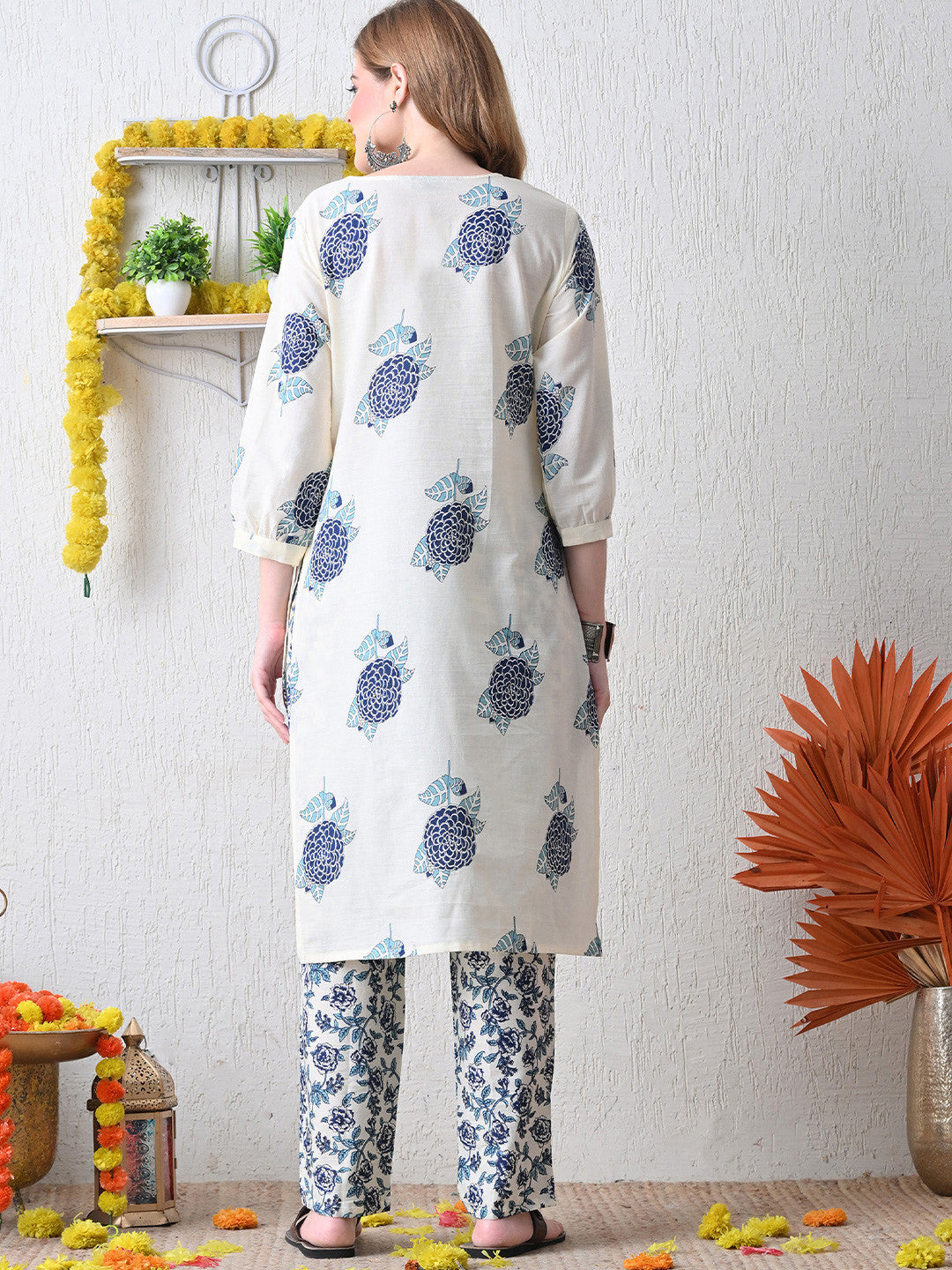 Floral Printed V-Neck Pure Cotton Straight Kurta With Trousers