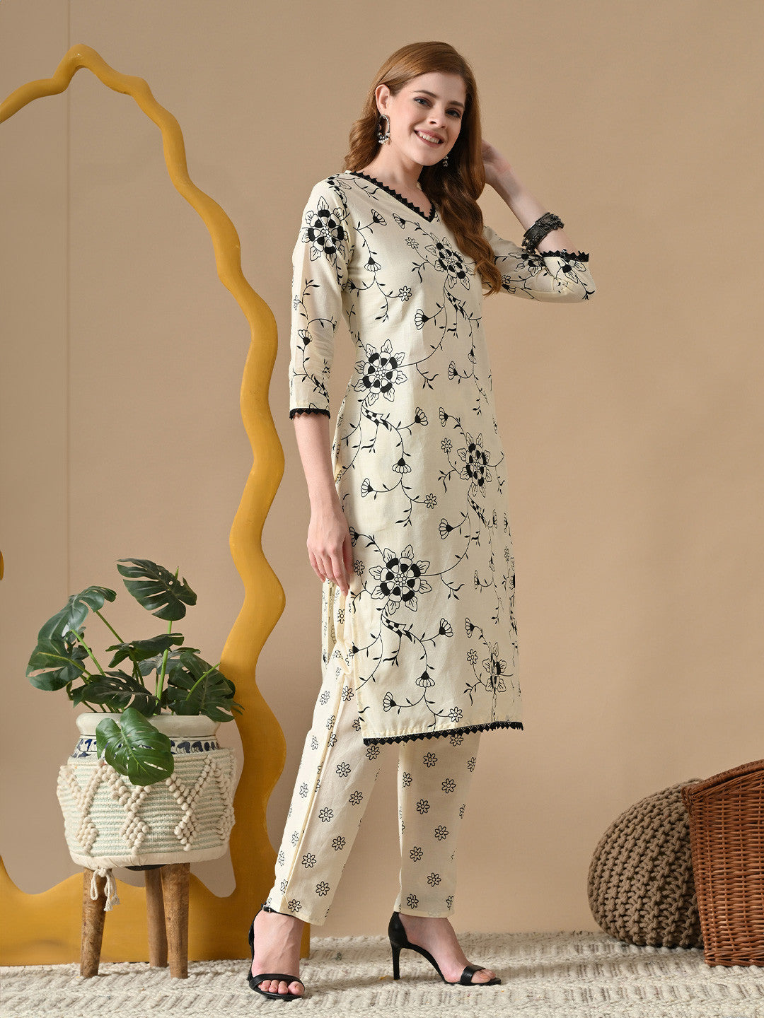Women Floral Printed Regular Pure Cotton Kurta with Trousers