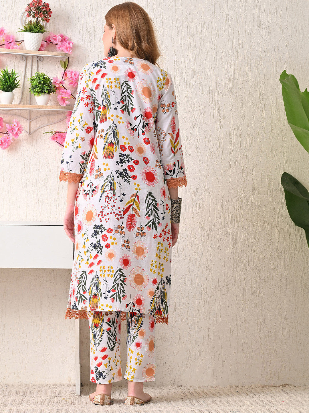 Women Floral Printed Cotton Kurta with Trousers
