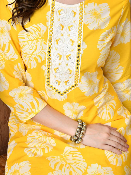 Women Floral Printed Cotton Kurta with Trousers