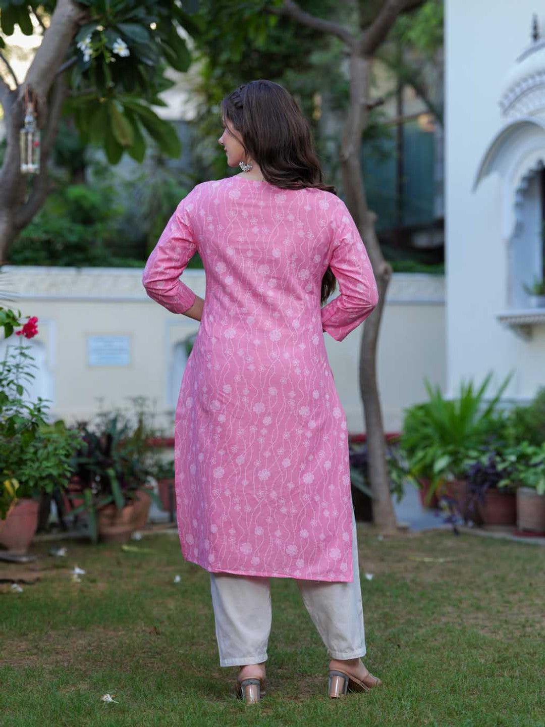 Women Dyed Flared Sleeves Thread Work Kurta